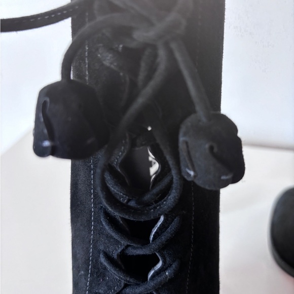 Brand New COACH Black Lena Lux Suede Lace Up Bootie. Size 5 - Picture 4 of 16